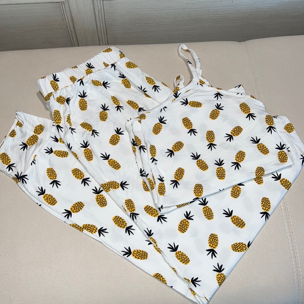 Women’s Pineapple pj set 🍍